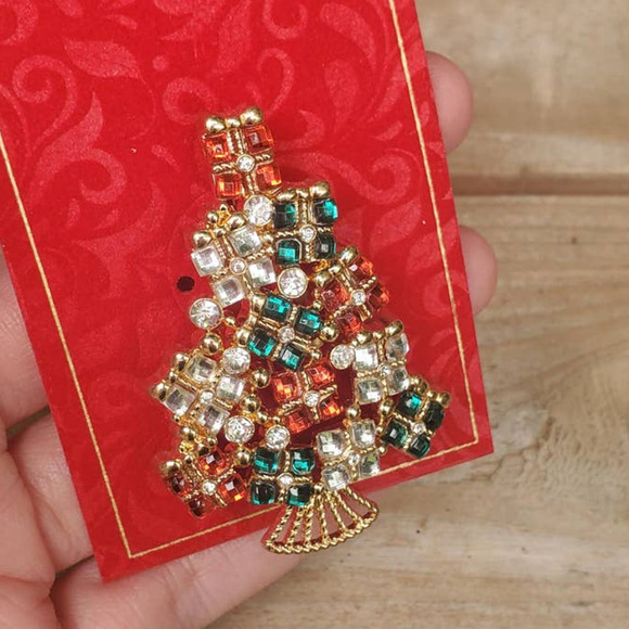 NEW! Holiday Lane for Macy's Gold-Tone Crystal Gifts Tree Pin Brooch - Picture 1 of 6